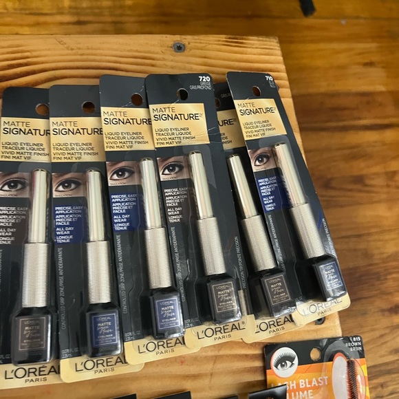 Drugstore Makeup Wholesale lot of 42 - Picture 11 of 11